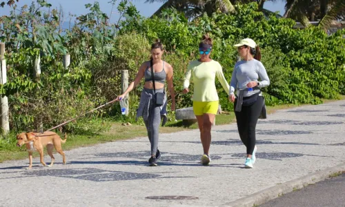 
				
					Fátima Bernardes faz caminhada com a filha no Rio de Janeiro; FOTOS
				
				