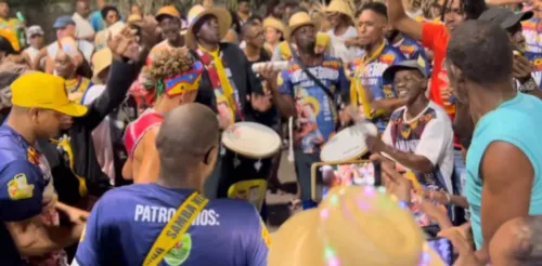 
				
					Festival de samba junino reúne cerca de 10 mil pessoas em Salvador
				
				
