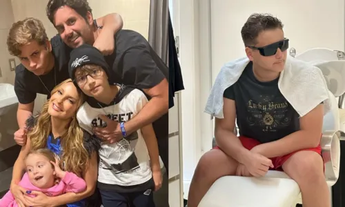 
				
					Filho de Claudia Leitte chama atenção em foto de família: 'De bigode?'
				
				