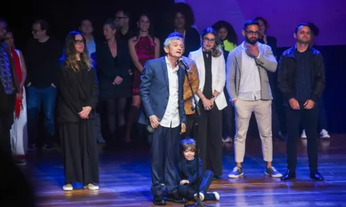 
				
					Filho de Serginho Groisman rouba a cena no Prêmio APCA
				
				