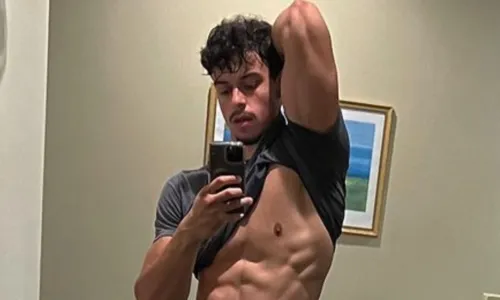 
				
					Filho de Xanddy e Carla Perez ostenta corpo musculoso na academia
				
				