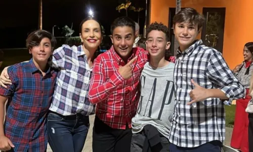 
				
					Filhos de Ivete Sangalo roubam cena em festa junina da família
				
				