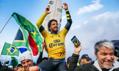 
				
					Filipe Toledo conquista vaga olímpica e é o 1º surfista BR em Paris
				
				