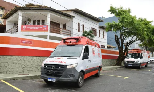 
				
					Grupo quebra portão e tenta invadir base do Samu em Salvador
				
				