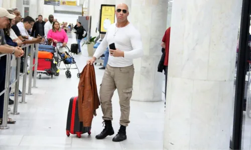 
				
					Homem é confundido com Vin Diesel no aeroporto do Rio de Janeiro
				
				