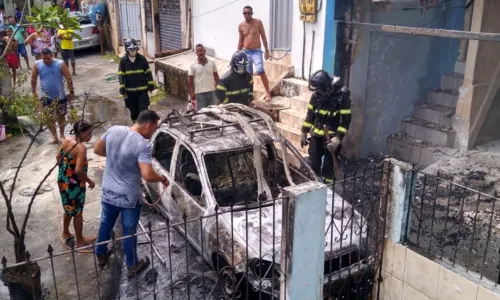 
				
					Incêndio atinge prédio na Boca do Rio e deixa 4 pessoas feridas
				
				