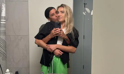 
					Jogadoras podem encarar namoradas dentro de campo no Mundial; entenda
				
				