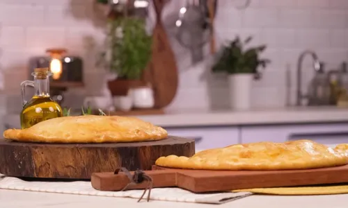 
				
					Lanche da tarde: aprenda a fazer calzone de queijo e presunto
				
				