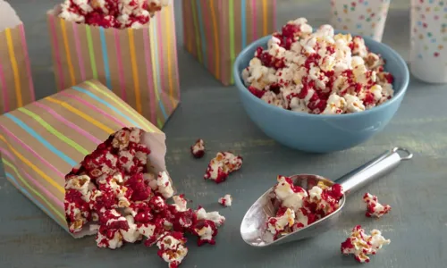 
				
					Lanche junino: aprenda a fazer pipoca doce vermelha em 20 min
				
				