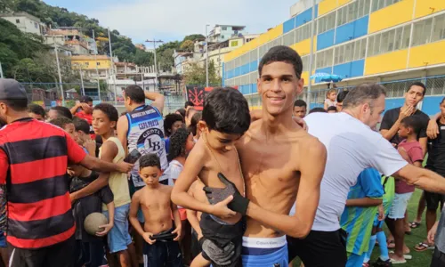 
				
					Luva de Pedreiro joga partida da Taça das Favelas no Vidigal
				
				