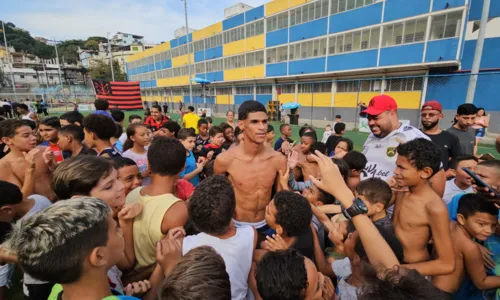 
				
					Luva de Pedreiro joga partida da Taça das Favelas no Vidigal
				
				