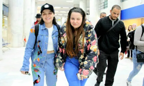 
				
					Maiara e Maraisa dão show de simpatia em aeroporto do Rio de Janeiro
				
				