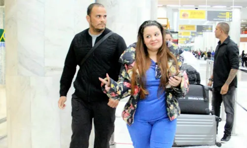 
				
					Maiara e Maraisa dão show de simpatia em aeroporto do Rio de Janeiro
				
				