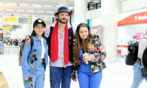 
				
					Maiara e Maraisa dão show de simpatia em aeroporto do Rio de Janeiro
				
				