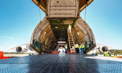 
				
					Maior avião de carga do mundo pousa na Bahia; veja imagens
				
				