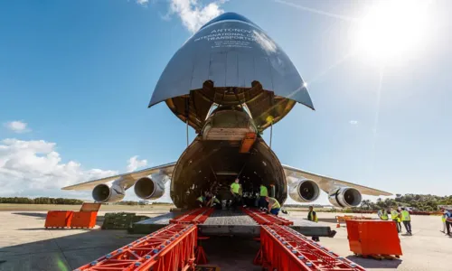 
				
					Maior avião de carga do mundo pousa na Bahia; veja imagens
				
				