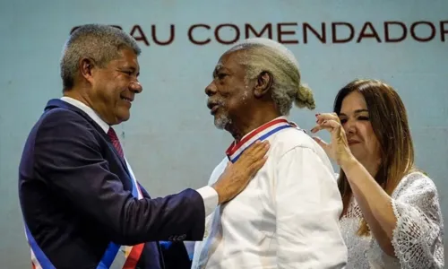 
				
					Margareth, Mateus Aleluia e mais personalidades recebem Medalha 2 de Julho
				
				