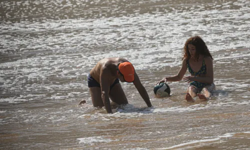 
				
					Mateus Solano mostra demais em dia de praia no Rio de Janeiro
				
				