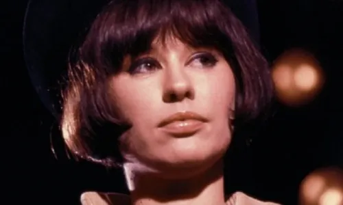 
				
					Morre baiana Astrud Gilberto, ícone da bossa nova, aos 83 anos
				
				