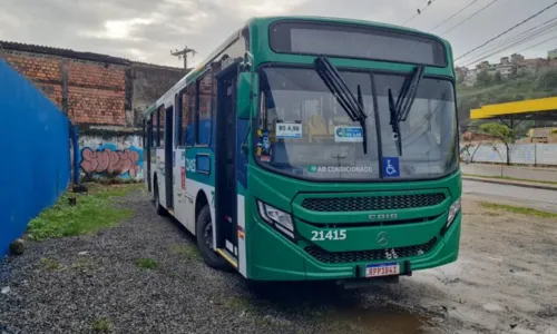 
				
					Motociclista atira em assaltante e acaba atingindo ônibus em Salvador
				
				