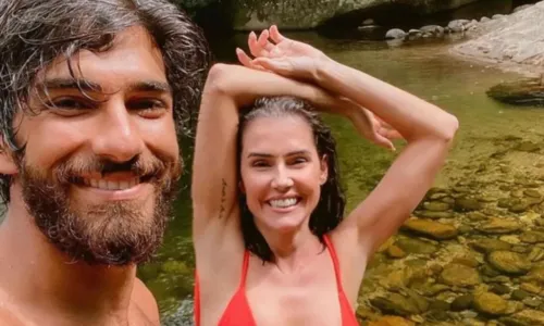 
				
					'Nem tão aberto e nem fechado', diz Deborah Secco sobre casamento
				
				