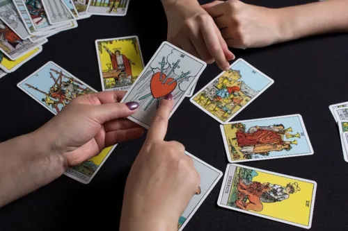 
				
					O que NÃO fazer ao consultar o Tarot
				
				