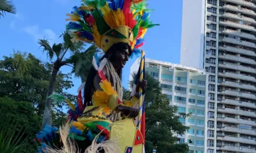 
				
					Paratleta acende pira com fogo simbólico e encerra desfile ao 2 de Julho
				
				