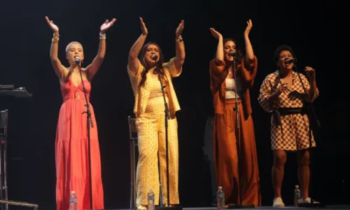 
				
					Preta Gil é aclamada durante show de retorno aos palcos
				
				