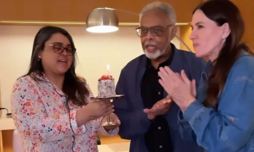 
				
					Preta e Flora comemoram aniversário de Gilberto Gil: 'Viva meu pai'
				
				