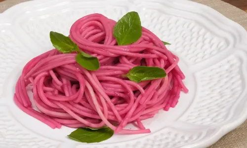 
				
					Saiba como fazer macarrão rosa da Barbie para almoço
				
				