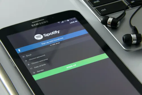 
				
					Spotify anuncia reajuste no preço de assinaturas premium
				
				