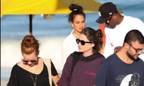 
				
					Thiaguinho, Fernanda Souza e namoradas passam a tarde em praia do RJ
				
				