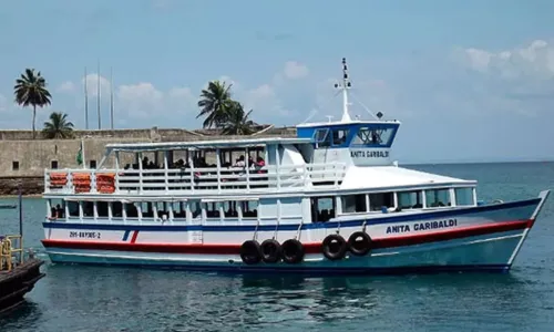 
				
					Travessia Salvador-Mar Grande é suspensa devido a mau tempo
				
				