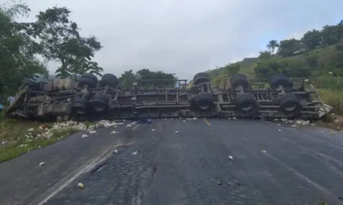 
				
					Trecho da BR-101 é interditada após acidente; duas pessoas morreram
				
				