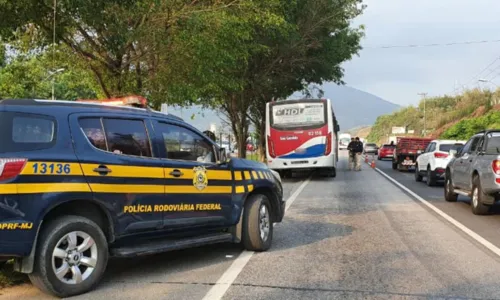 
				
					Três pessoas morreram em rodovias federais durante o feriado
				
				