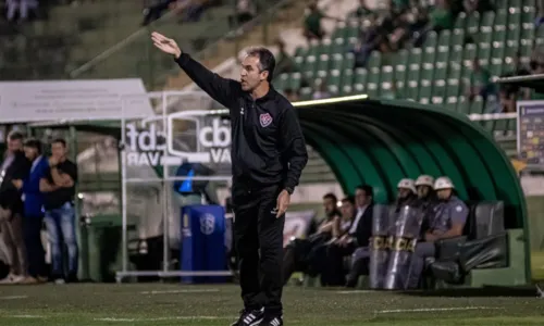 
				
					Vitória faz pior jogo na Série B em derrota para o Guarani
				
				