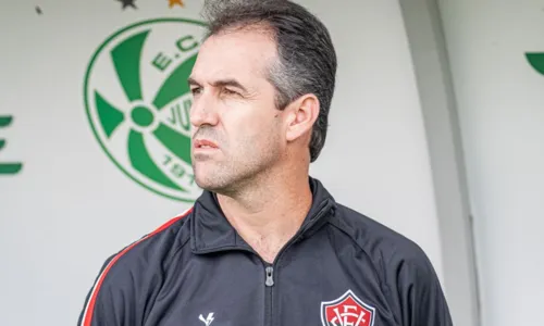 
				
					Vitória perde para o Juventude e termina rodada fora do G4
				
				