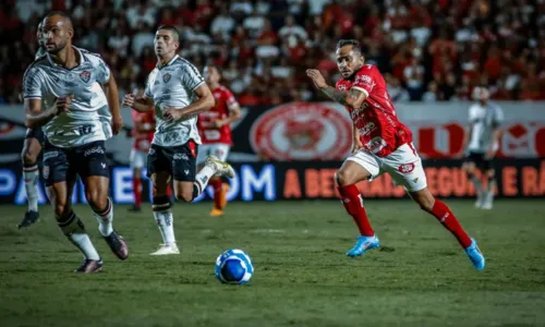 
				
					Vitória perde por 1 a 0 contra Vila Nova e se afasta do G4
				
				