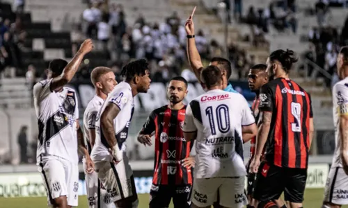 
				
					Vitória reage no fim e arranca empate contra Ponte Preta
				
				