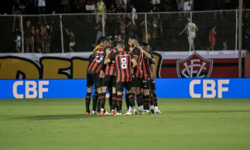 
				
					Vitória vence Chapecoense fecha 1º turno como líder da série B
				
				