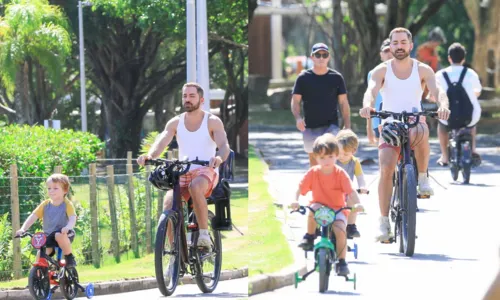 
				
					Viúvo de Paulo Gustavo curte dia com gêmeos do casal, Romeu e Gael
				
				