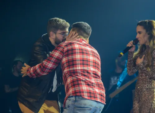 
				
					Wanessa dá beijão em Dado Dolabella antes de show em SP
				
				