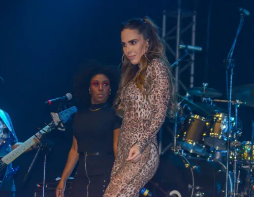 
				
					Wanessa dá beijão em Dado Dolabella antes de show em SP
				
				