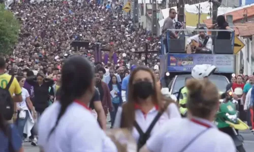 
				
					Tradicional procissão da Via Sacra reúne fiéis na Bahia
				
				