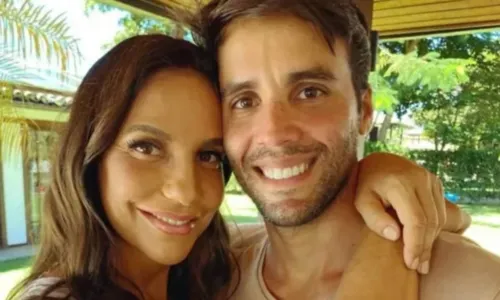 
				
					Daniel Cady se declara para Ivete em bastidores: 'Especial'
				
				