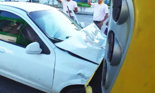 
				
					Batida de ônibus e 2 carros deixa criança ferida na San Martin
				
				