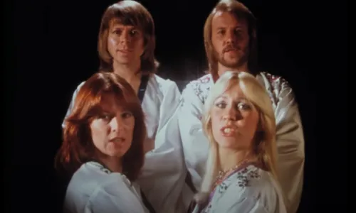 
				
					Morre Lasse Wellander, guitarrista do ABBA, aos 70 anos
				
				