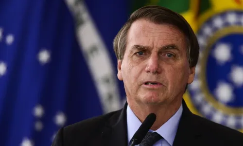 
				
					PGE pede que Bolsonaro se torne inelegível por mentiras sobre urnas
				
				