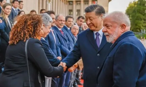 
				
					Margareth Menezes canta música de Caetano Veloso em jantar do governo chinês
				
				