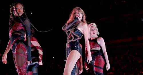 
				
					Taylor Swift retorna ao Top 3 da Billboard com 'Midnights'
				
				